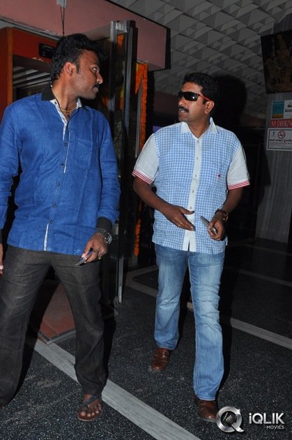 Bandipotu-Movie-Hungama-at-Sandhya-Theatre